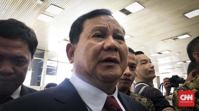 Prabowo Subianto akan mengajukan peremajaan alutsista ke Presiden Jokowi usai insiden kapal selam KRI Nanggala-402 hilang kontak di perairan Bali.