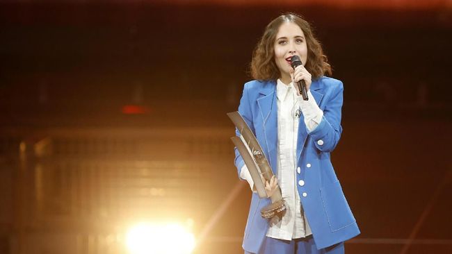 Nama Alice Merton menarik perhatian masyarakat Indonesia pasca Claudia Emmanuela Santoso menang di ajang pencarian bakat The Voice of Germany 2019.