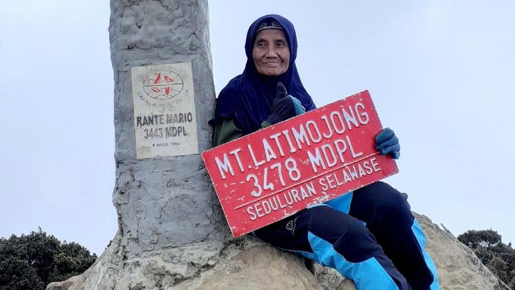 Nenek asal Indonesia ini telah mendaki banyak gunung dan masih aktif menjadi pendaki hingga kini, di usia 66 tahun.