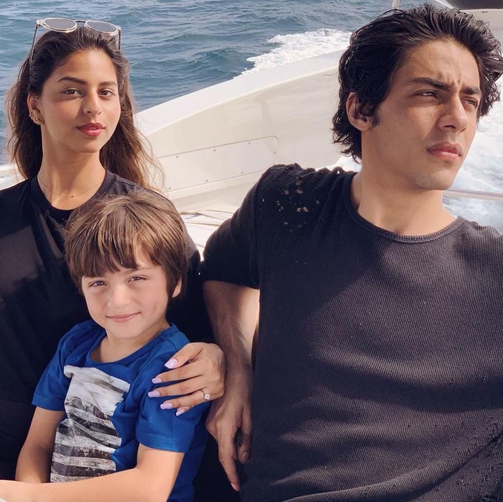 <p>Aryan, Suhana, dan Abram sering banget menghabiskan waktu bersama. (Foto: Instagram @gaurikhan)</p>