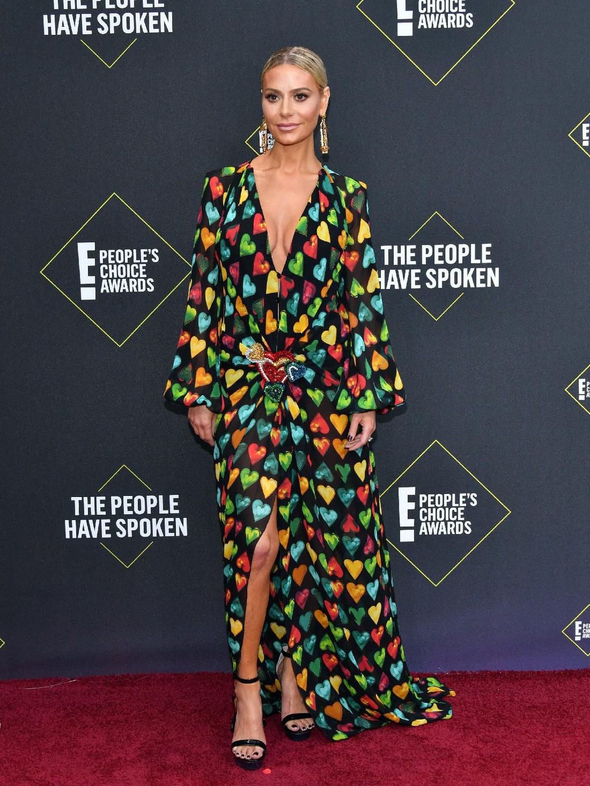 Deretan busana terburuk di red carpet People's Choice Awards 2019&comma; yang digelar di Barker Hanger&comma; Santa Monica&comma; California pada Senin &lpar;11&sol;11&rpar;&period;