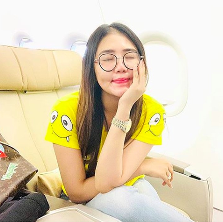 <p>Via Vallen dikenal sebagai penyanyi dangdut yang enggak neko-neko untuk urusan penampilan. Baik dalam memilih baju maupun makeup. Di luar acara nyanyi, pedangdut asal Sidoarjo, Jawa Timur ini lebih senang terlihat natural. (Foto: Instagram @viavallen)</p>