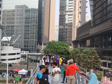7 Foto Terkini JPO Tanpa Atap Kontroversial yang Jadi Tempat Selfie