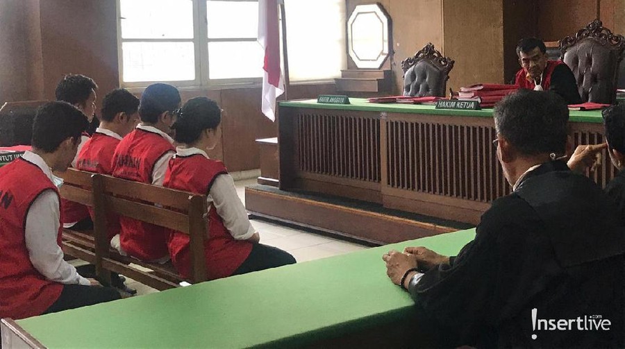 Zul Zivilia terbukti bersalah dan dijatuhi hukuman 18 tahun penjara dan denda Rp1 miliar akibat penyalahgunaan narkoba.