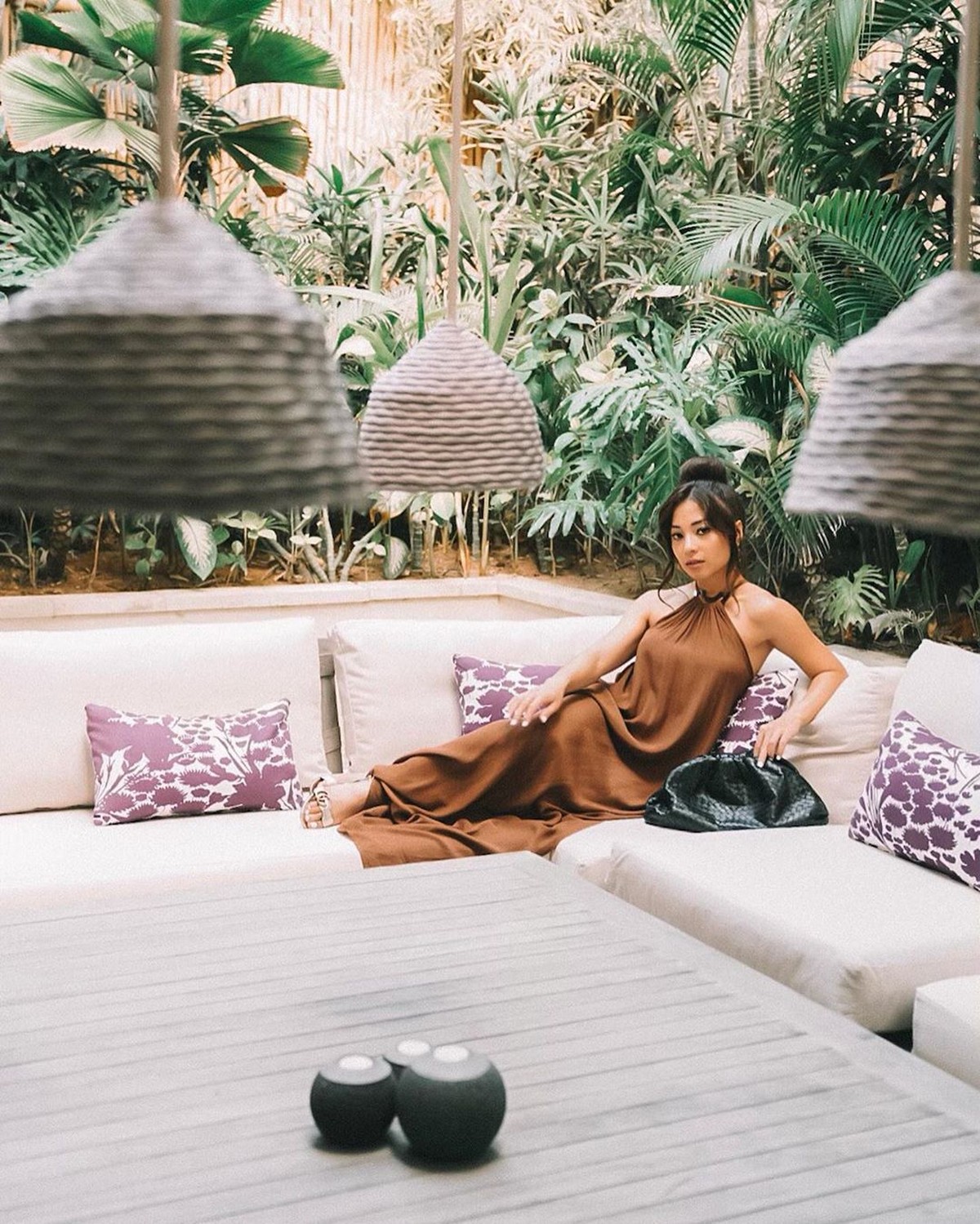 Nikita Willy kerap memamerkan bentuk tubuhnya yang seksi&period; Mulai dari menggunakan busana yang mini hingga tak memakai bra&period; Simak foto seksinya berikut ini&period;