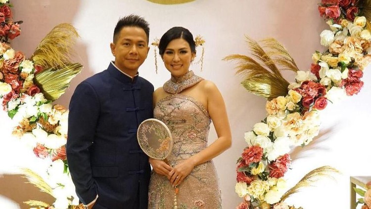 Kisah asmara Delon dan Aida Chandra tak selalu mulus. Samapi akhirnya keduanya resmi mengikat janji suci.