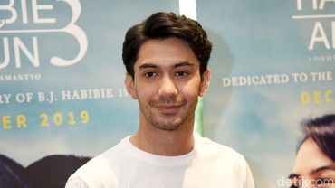 img-title Terjun ke Balik Layar, Reza Rahadian Ingin Jadi Sutradara Film Musikal