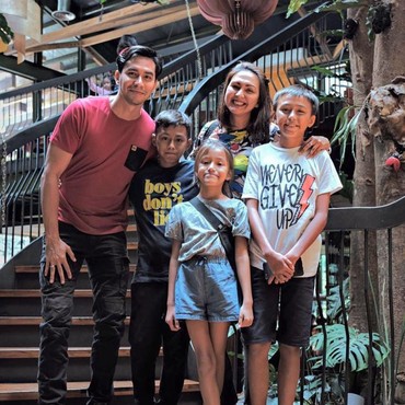 Darius Masih Tidur, Donna Agnesia Pilih Olah Raga Pagi dengan Anak