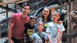 Darius Masih Tidur, Donna Agnesia Pilih Olah Raga Pagi dengan Anak