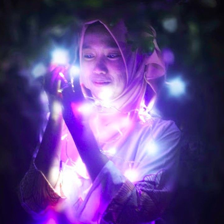 <p>Orkid sudah cocok jadi foto model kan? (Foto: orkidazura.blogspot.com)</p>