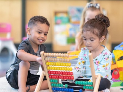 Ajarkan Anak Kemandirian dengan Metode Montessori di Rumah Yuk Bunda