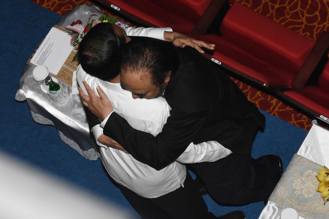 Hubungan Surya Paloh dengan Jokowi kini berada di persimpangan pilihan politik. Apakah hubungannya akan berakhir atau terus berlanjut?