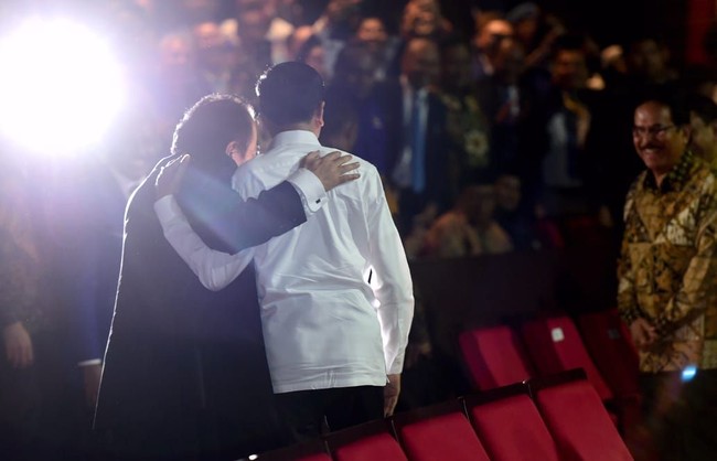 Hubungan Surya Paloh dengan Jokowi kini berada di persimpangan pilihan politik. Apakah hubungannya akan berakhir atau terus berlanjut?