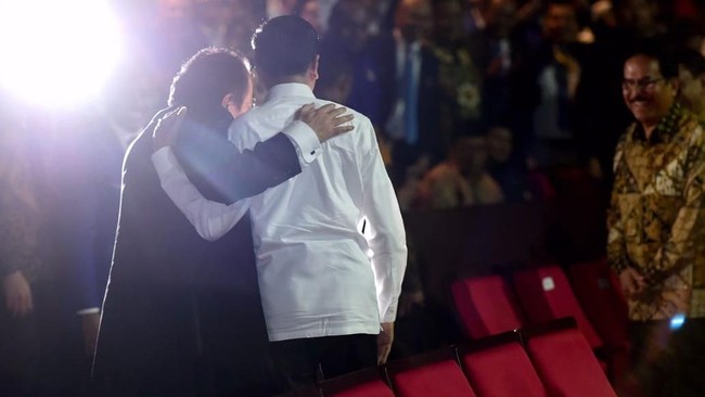 Surya Paloh merespons santai Partai NasDem tak diundang Jokowi dalam pertemuan koalisi partai pendukung pemerintahan di Istana beberapa waktu lalu.