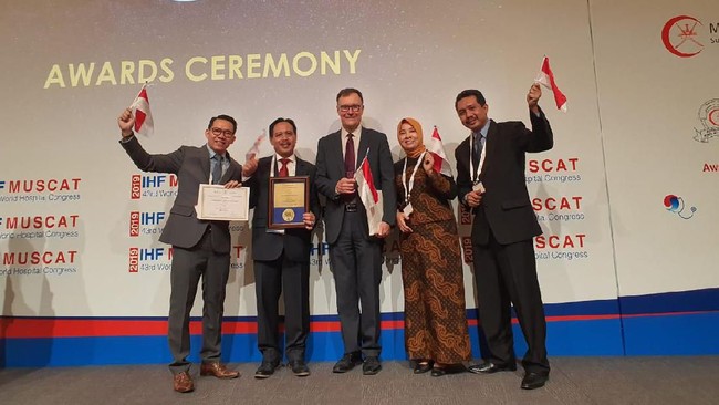 Gubernur Khofifah mengucapkan selamat dan bangga karena RSUD dr Iskak Tulungagung bisa mewakili Indonesia sekaligus meraih prestasi di level internasional.