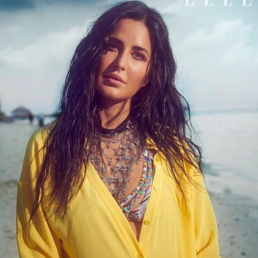 Gaya Seksi Katrina Kaif, Pamer Punggung hingga Tampil Tanpa Bra