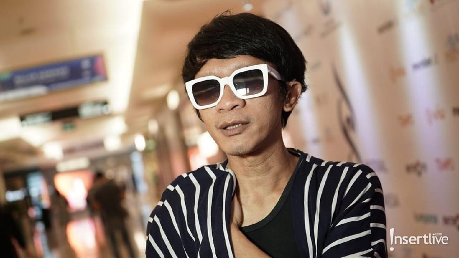 Harga Masker Melonjak Usai 2 WNI Positif Corona, Aming: Masker Rasa Lamborghini Komedian Aming menyoroti kenaikan harga masker sekaligus kebijakan pemerintah usai virus corona menjangkit 2 WNI di Indonesia.