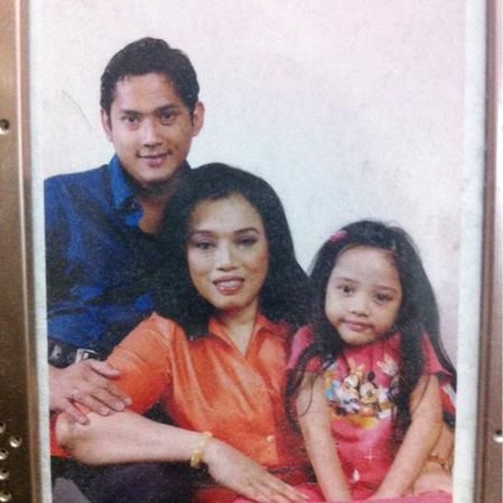 <p>Onky Alexander dan Paula menikah pada tahun 1995. Paula saat itu berprofesi sebagai direktur pemasaran PT Citra Lamtorogung Persada (CLP), usianya lebih tua 10 tahun dari Onky. Pasangan ini bercerai pada 26 Oktober 2016. (Foto: Ask.fm @sasqia)</p>