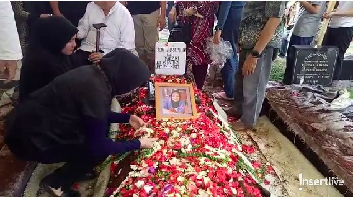 Ibunda Nirina Zubir&comma; Cut Indria Martini&comma; mengembuskan napas terakhirnya pada Selasa &lpar;12&sol;11&rpar;&period; Jenazah disalatkan selepas Ashar dan segera dimakamkan&period;