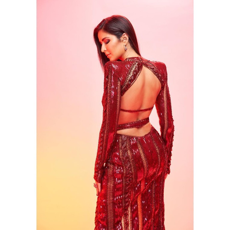Artis Bollywood, Katrina Kaif sering tampil mengenakan busana yang berani dan terbuka. Hal ini ditunjang dengan bentuk tubuhnya yang seksi.