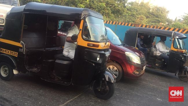'Perang' Klakson di Kota Mumbai Suara klakson di India menjadi alat komunikasi antar pengguna jalan. Membunyikan klakson, maka pengendara memberikan sinyal posisi kepada pengendara lain.