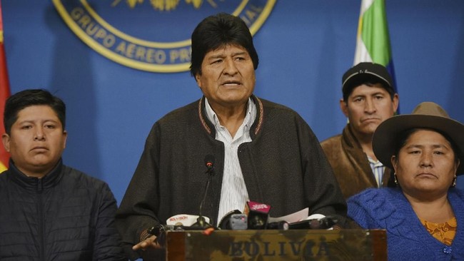 Mantan Presiden Bolivia, Evo Morales, yang diberi suaka oleh Meksiko dilaporkan pergi ke Kuba untuk berobat.