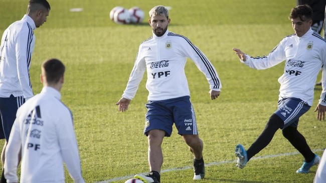 Ibu kota Israel, Tel Aviv, diserang 50 roket dari jalur Gaza yang merupakan wilayah bagian Palestina sehingga laga Argentina vs Israel terancam batal.