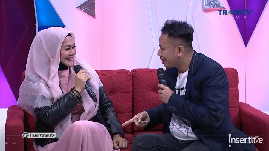 Tanggapan Vikcy Prasetyo soal kedekatan dengan Sarita Abdul Mukti.