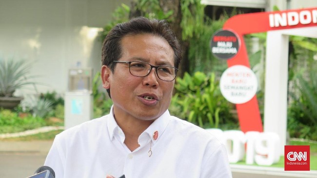 Fadjroel Rachman mencontohkan pecundang politik itu adalah penyebar hoaks terkait corona.