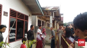 Geledah Rumah Pengebom di Medan, Densus 88 Sita Senjata Tajam