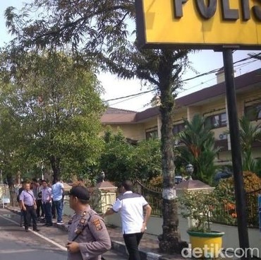 Menegangkan, Video Detik-detik Bom Meledak di Mapolrestabes Medan