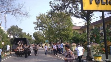Menegangkan, Video Detik-detik Bom Meledak di Mapolrestabes Medan