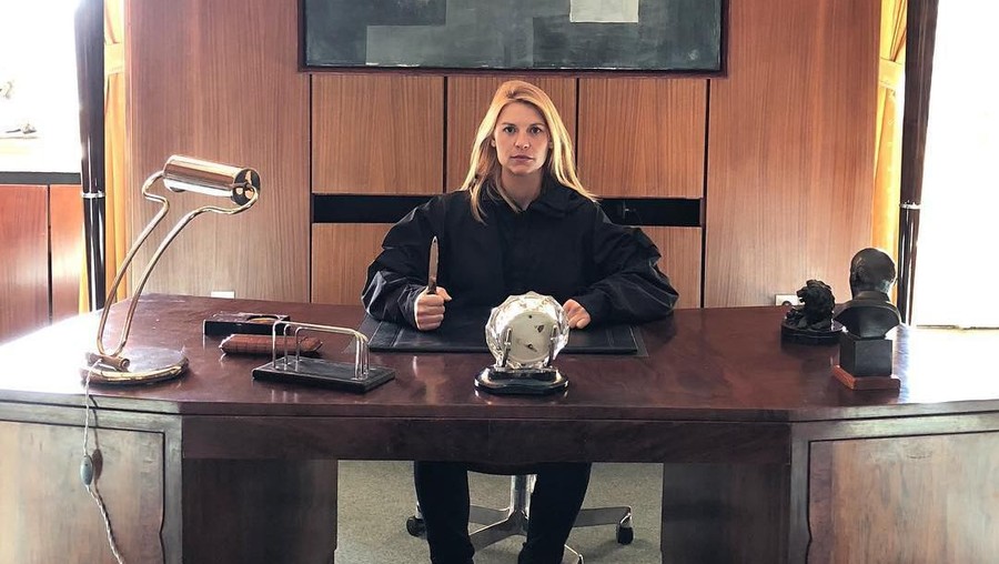 Claire Danes 5 aktris dunia yang asyik berakting hingga membuat payudara mereka mengintip.