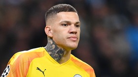 Ederson: Rivalitas dengan Pemain Liverpool Hanya di Lapangan