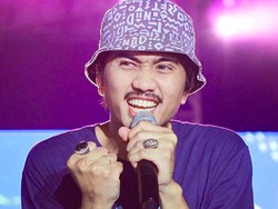 Duta Nyanyi di Nikahan Ponakan Bareng Eross-Adam, Bak Mini Konser Sheila on 7