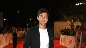 Jonah Hauer-King Dirumorkan Jadi Prince Eric 'Little Mermaid'