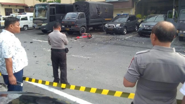 Bom bunuh diri yang meledak di Mapolrestabes Medan, Rabu (13/11) pagi, berada di dekat tempat pengurusan Surat Keterangan Catatan Kepolisian (SKCK).