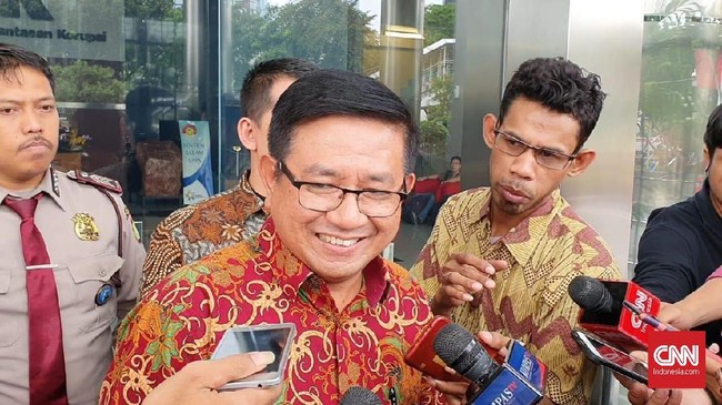 Direktur Utama PTPN X, Dwi Satriyo Annurogo, mengklaim dicecar 17 pertanyaan soal mekanisme produksi dan penjualan gula oleh KPK.