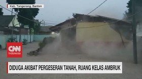 VIDEO: Ruang Kelas Ambruk Akibat Pergeseran Tanah