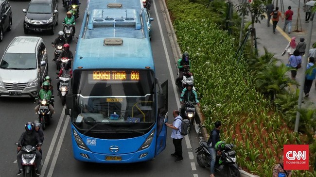 Operator TransJakarta, Perum Pengangkutan Djakarta (PPD) memeriksa pramudi yang bertugas saat penayangan video seksi yang viral.