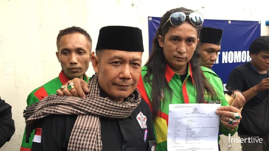 Atta Halilintar Dipolisikan atas Dugaan Penistaan Agama Youtuber Atta Halilintar dilaporkan ke polisi atas dugaan pelecehan tata cara beribadah.