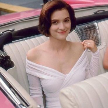 5 Artis Cantik Alami Insiden Payudara Mengintip yang Jadi Sorotan