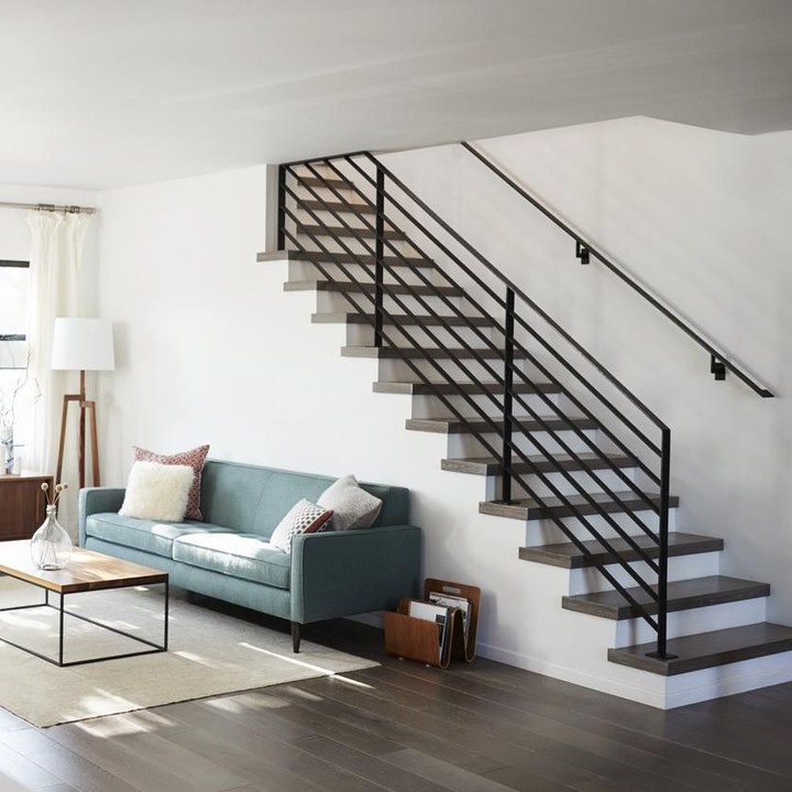 <p>Jika rumah Bunda bergaya Scandinavian, desain tangga berikut bisa dijadikan inspirasi.Foto: iStock</p>