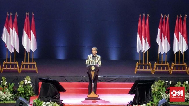 Presiden Joko Widodo meminta kepala daerah untuk tak memperbanyak aturan yang justru makin membuat ruwet pejabat dan masyarakat.