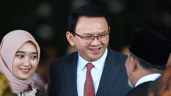 Erick Thohir memberi sinyal tak keberatan dengan status mantan narapidana alias napi yang melekat pada Ahok.