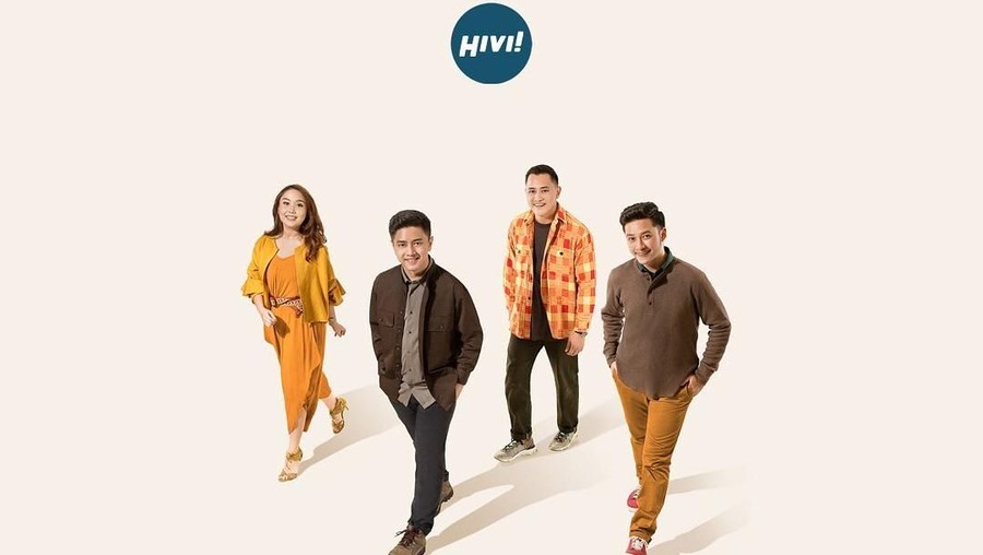 Lirik Lagu Musim Hujan - HIVI! Lirik lagu dan video musik Musim Hujan yang dibawakan oleh grup musik HIVI!. Musim Hujan adalah salah satu lagu dalam album Ceritera yang akan segera dirilis.