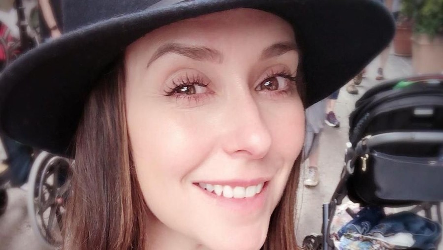 Jennifer Love Hewitt 5 aktris dunia yang asyik berakting hingga membuat payudara mereka mengintip.