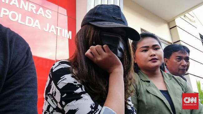 Penyidik mengajukan 25 pertanyaan kepada figur publik IS sebagai saksi dalam kasus prostitusi online melibatkan finalis Putri Pariwisata Indonesia, PA.