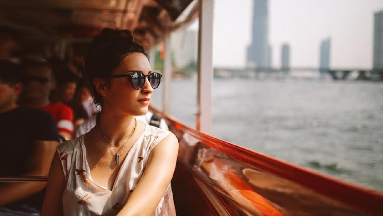 Bunda, simak ramalan zodiak hari ini mengenai keuangan, asmara, karier, hingga peruntungan lainnya yuk!