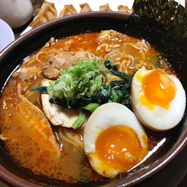 Menikmati Kepiting Saus Medan dan Ramen yang Pedasnya Menggelegar